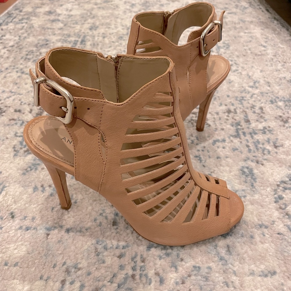 Antonio Melani, nude heels, 7.5